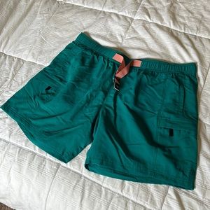 XXL North face v-belted cargo shorts in “fanfare green”